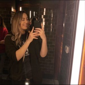 Meet your Posher, April